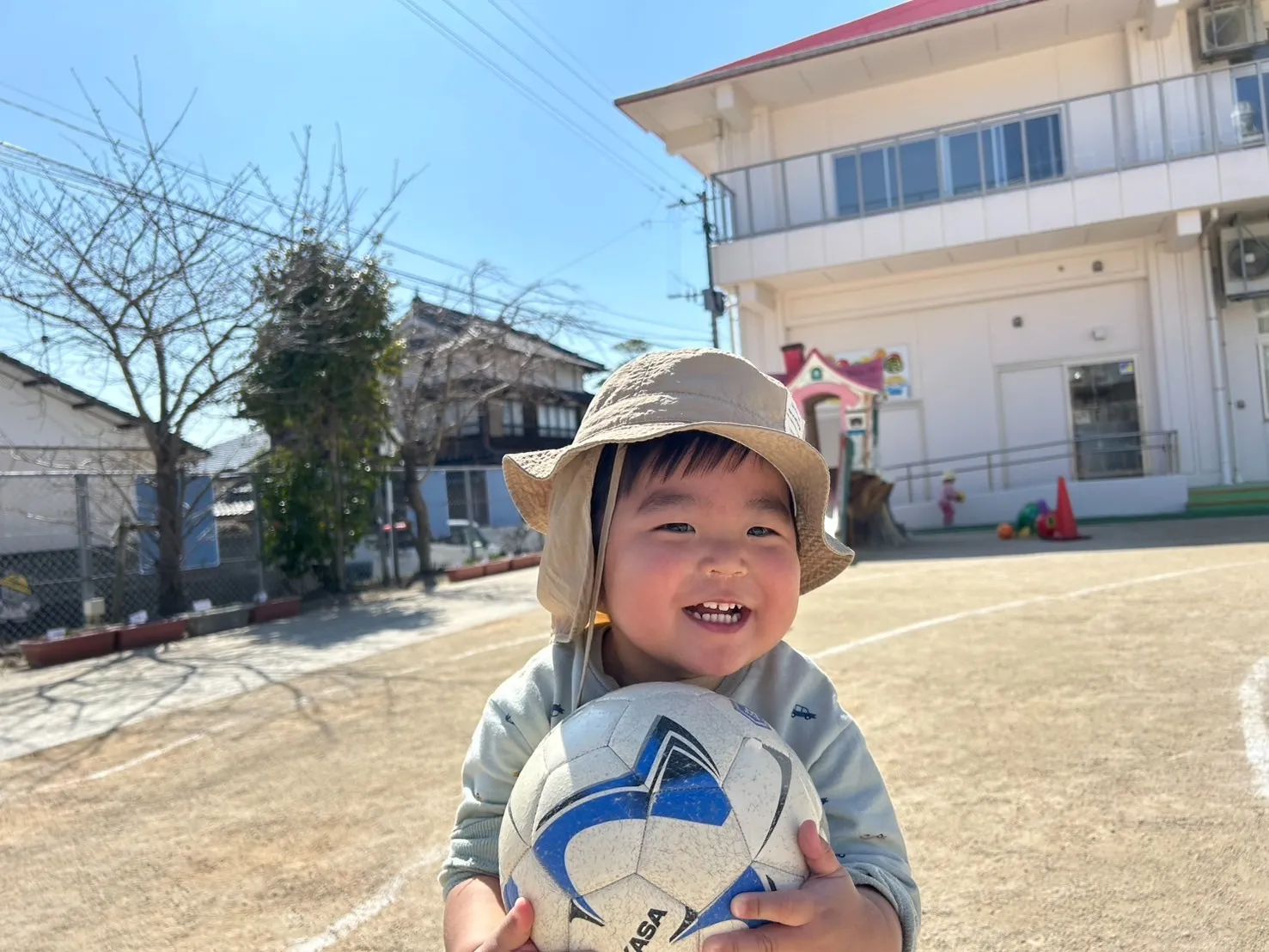 すみれ大組🌞青空の下でボール遊びをしました🌞