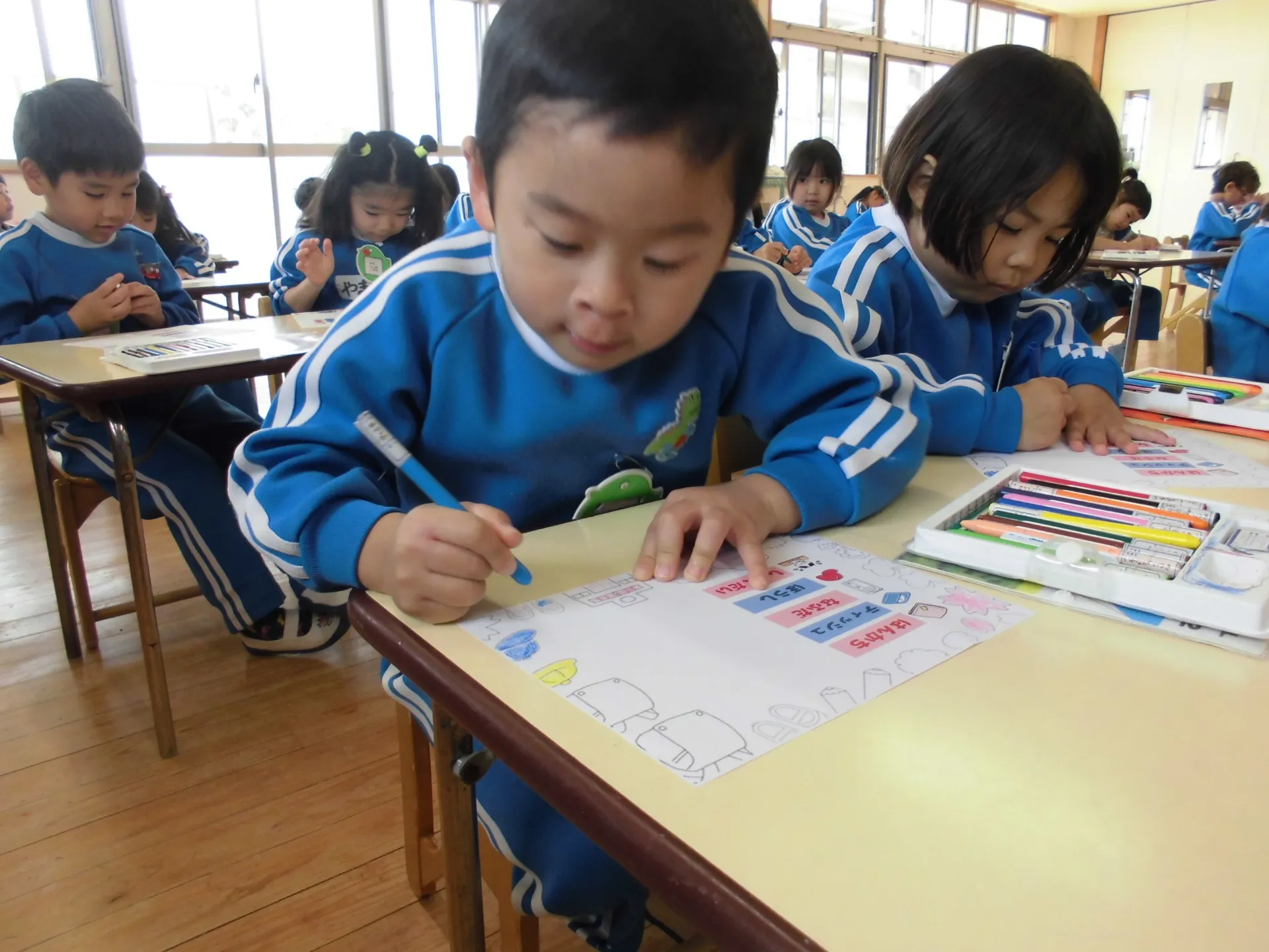 ★さくらB組　プレゼント製作★